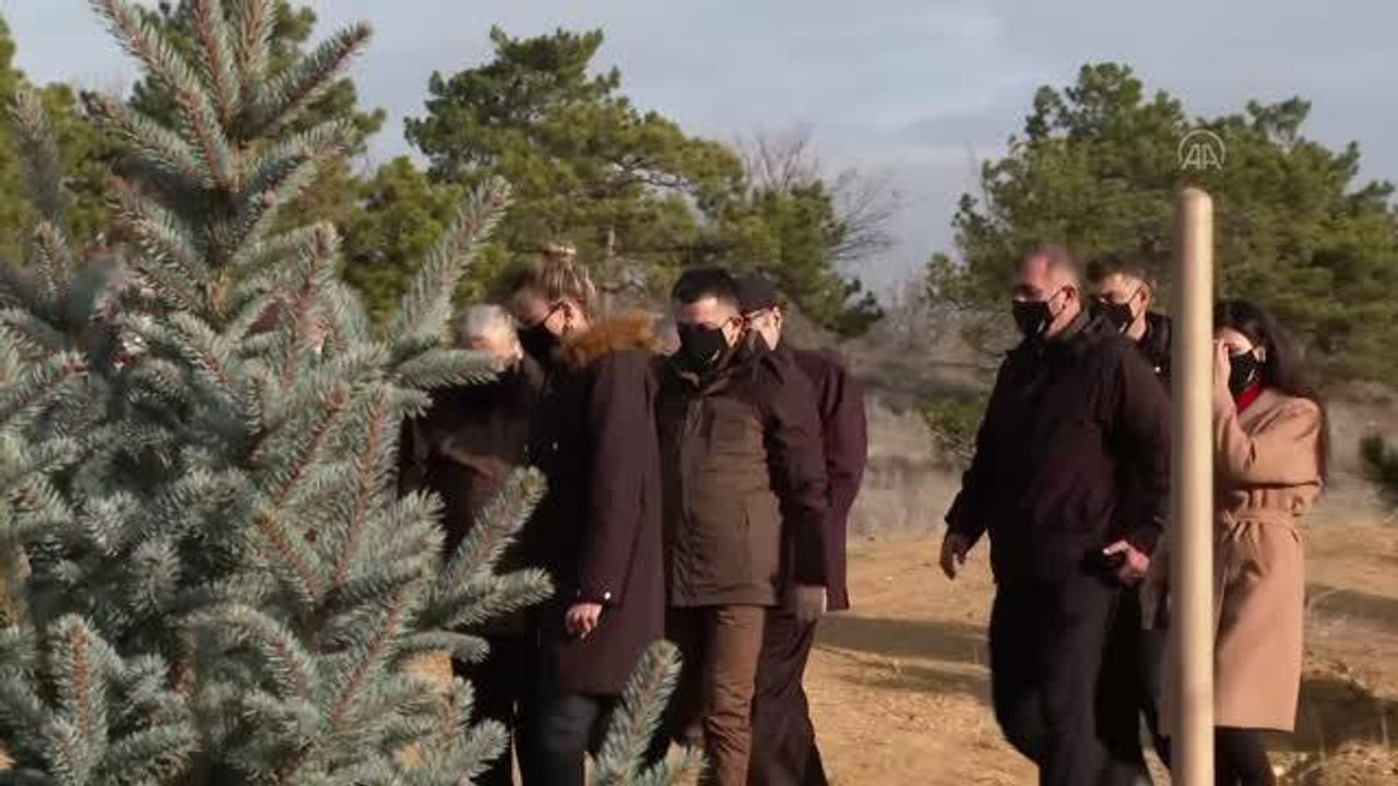 Pakdemirli - "Geleceğe Nefes Dünyaya Nefes Kampanyası" kapsamında 252 milyonuncu fidanın dikimini yaptı