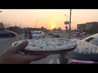 شباب المعادي يوزعون كنافة بالنوتيلا في توقيت الإفطار