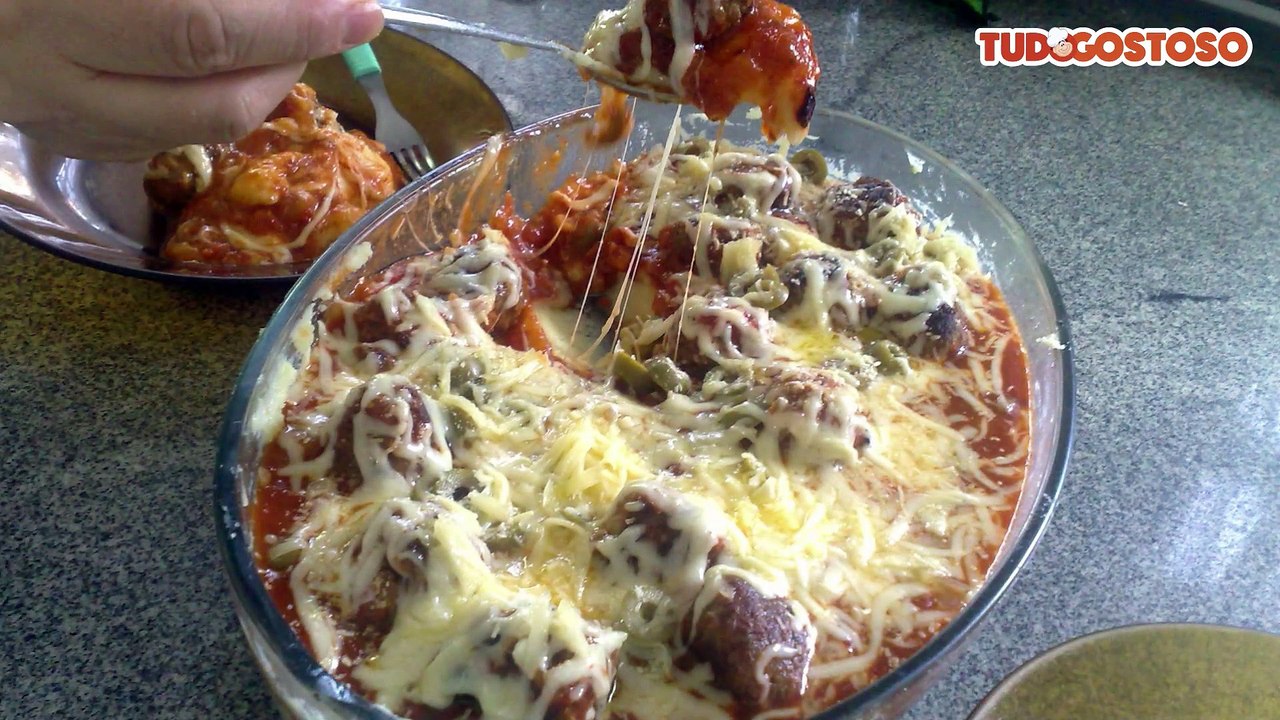 Almôndegas gratinadas com purê de batatas