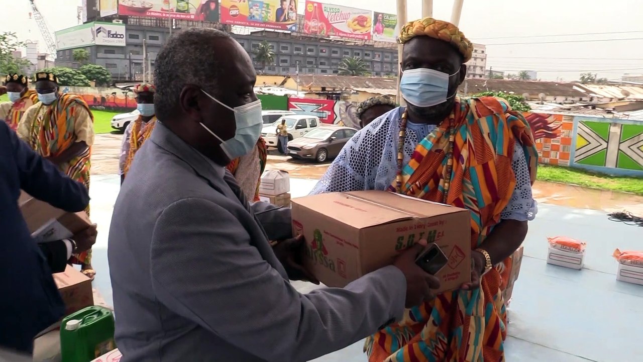 Fêtes de fin d'année : le Président Ouattara offre des vivres et non vivres aux populations