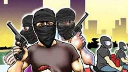 Caught on Cam: Robbery at SBI bank in Mumbai