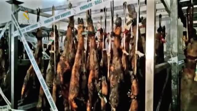 La Guardia Civil incauta 1.063 paletas y jamones con falsos precintos ibéricos