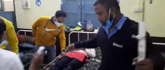 video - रेलवे ओवरब्रिज से कूदी युवती, गंभीर