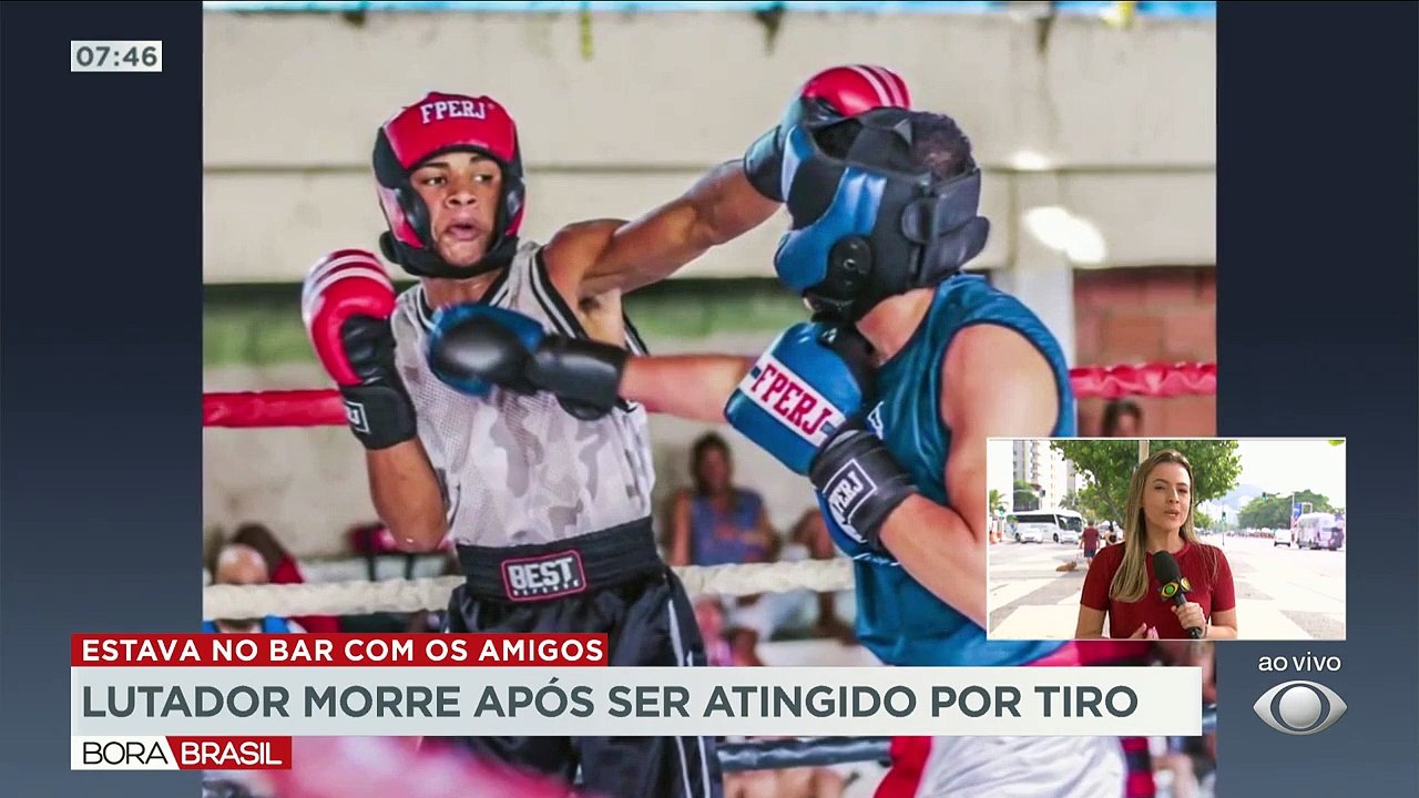 Um lutador de boxe e muay thai foi morto com um tiro na região metropolitana do Rio de Janeiro.  A família acusa policiais militares de atirarem pelas costas do jovem.