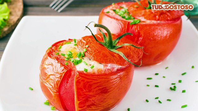 Tomate recheado com ricota temperada