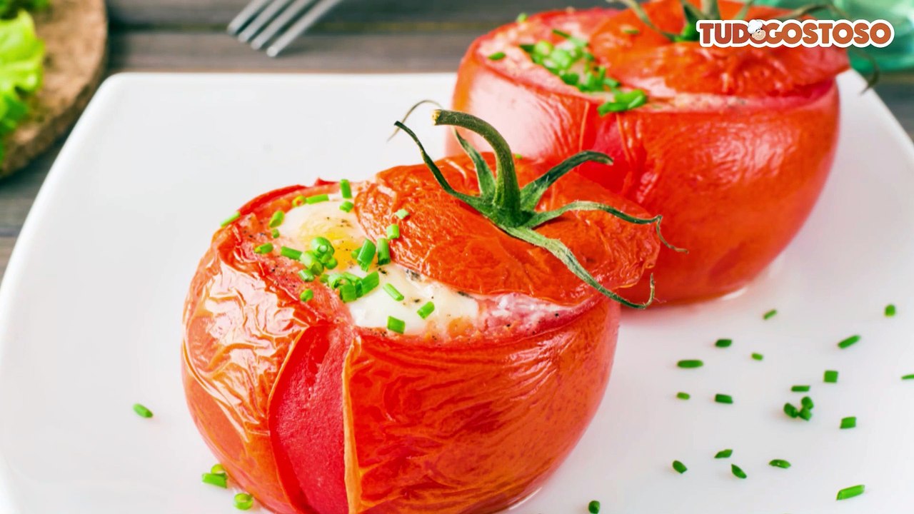 Tomate recheado com ricota temperada