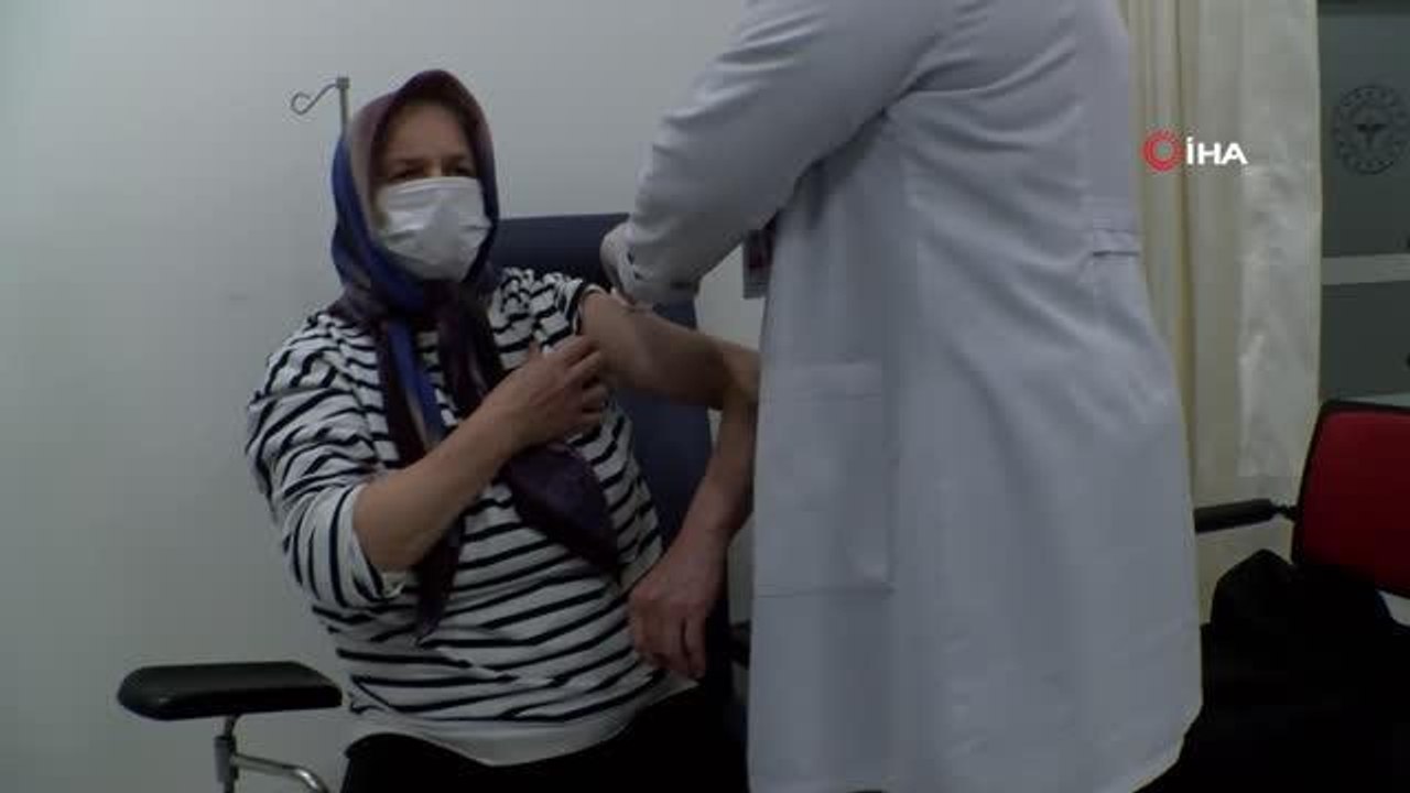 Tekirdağ'da yerli aşıya ilgi büyük: .. Yerli ve milli aşıyı yapmanın mutluluğunu yaşıyorlar