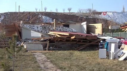"Hobi bahçesi" adı altında inşa edilen kaçak yapılar yıkılmaya başlandı