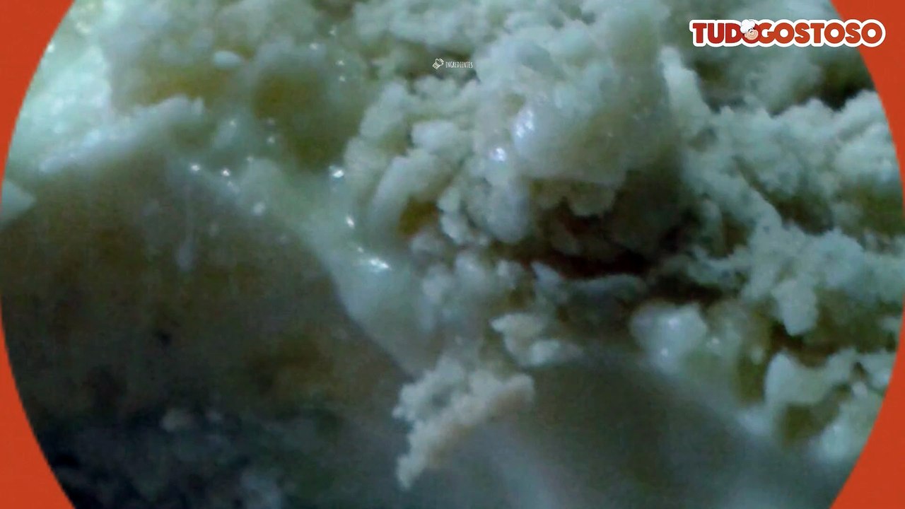 Cuca de farofa com creme