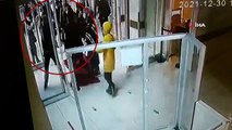 Avcılar’da hasta yakını güvenlik görevlisine saldırdı