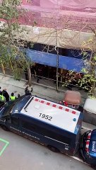 Así ha sido el desalojo del narcopiso del Poble-sec