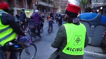 شاهد_ _بيثيبوس_ موكب دراجات هوائية يقلّ تلاميذ برشلونة إلى مدارسهم بأمان