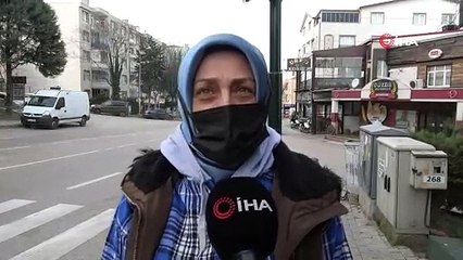 Download Video: Bursa’da ehliyetsiz sürücü dehşeti! Yolun karşısına geçmek isteyen çifte çarptı