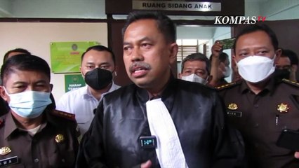Bikin Geram! Herry Wirawan Bekukan Otak Hingga Perkosa Santri Depan Istri!