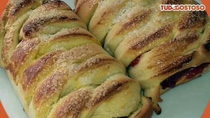 Pão recheado com goiabada