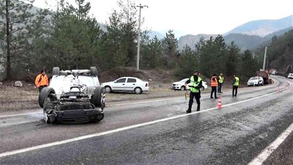 Takla atan otomobil sürücüsü yaralandı