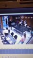 Vídeo mostra ação de assaltantes contra uma joalheria situada no interior de um Shopping de Maringá