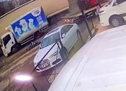 Son dakika haberleri: Ataşehir'de hatalı sollama 12 yaşındaki çocuğu hayattan kopardı...O anlar kamerada