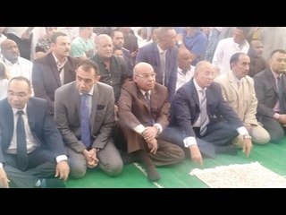 محافظ البحر الأحمر يؤدي صلاة العيد وسط الآلاف من المواطنين