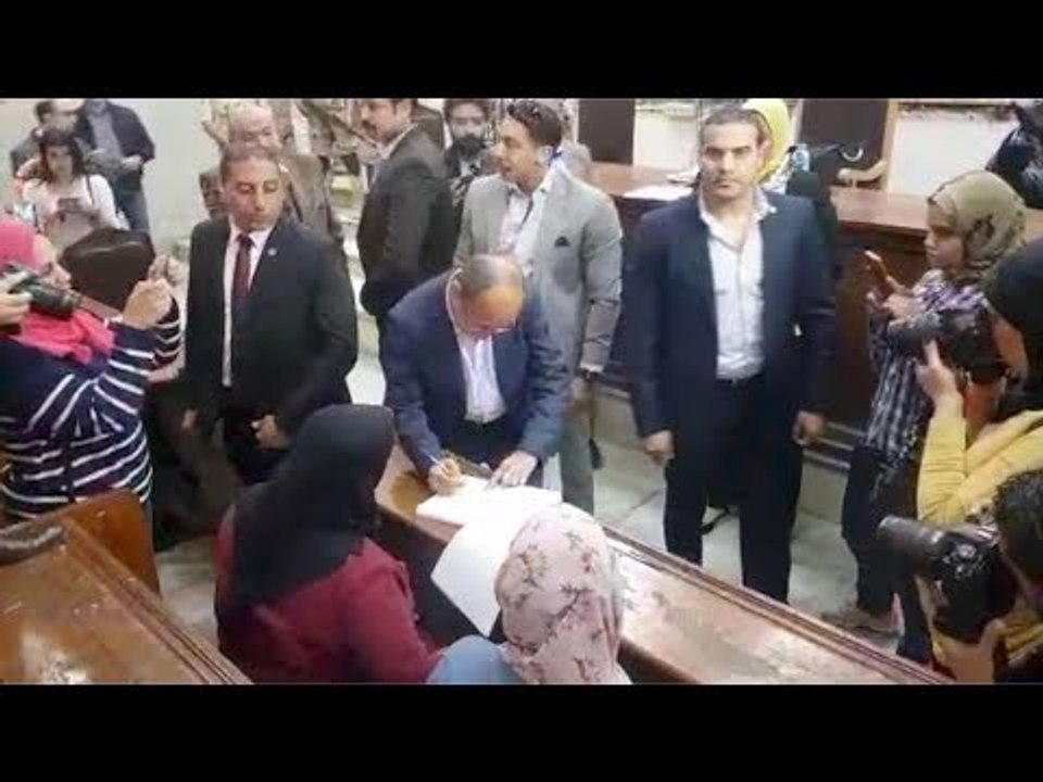 وزيرالتجارة والصناعة أول الحاضرين للإدلاء بصوته في التعديلات الدستورية