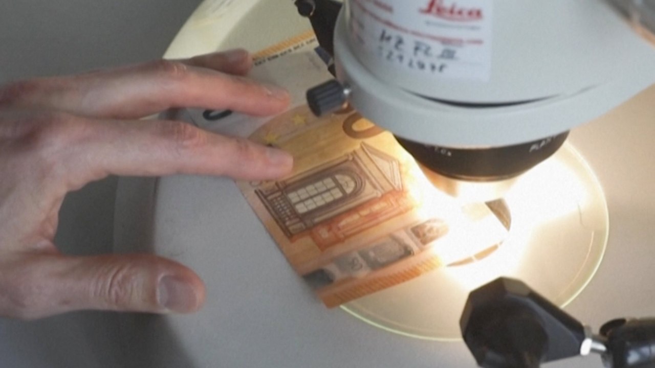 Inside the lab that identifies fake Euro banknotes