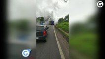 Caminhão pega fogo na BR 101, em Campinho da Serra