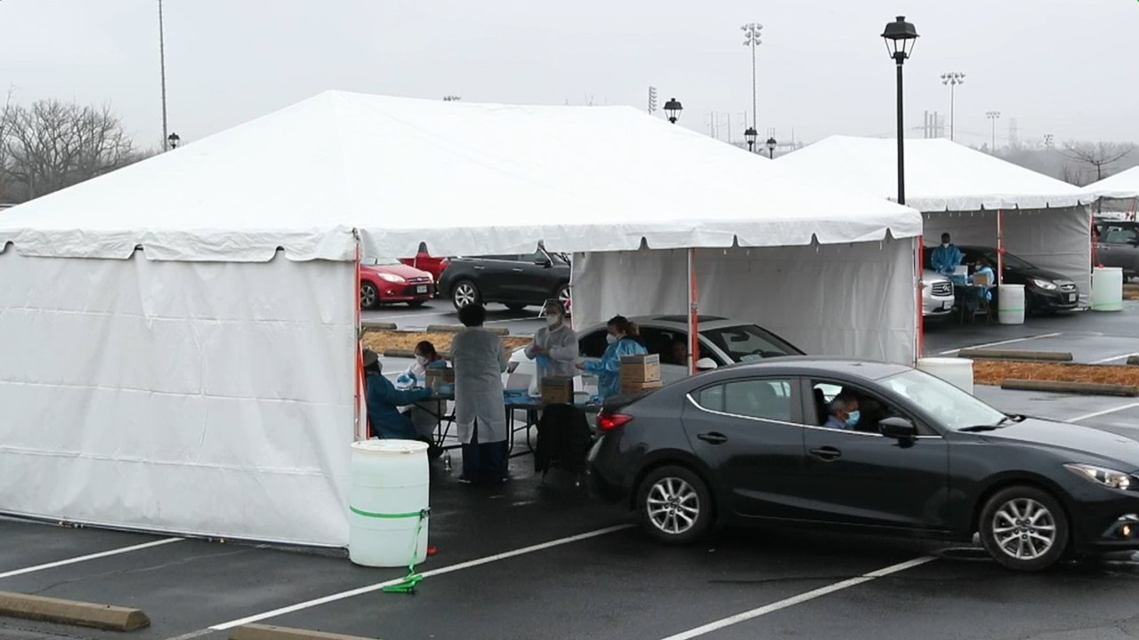 EEUU bate el récord de nuevos casos en un día con 488.000 infectados