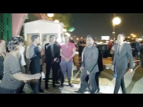 تامر حسني وأنغام ومحمد فؤاد يؤدون العزاء في الفنان عزت أبو عوف