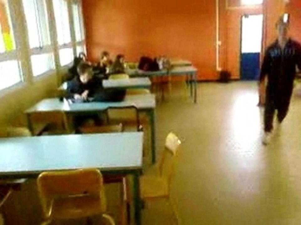 tour de l'étude en criant