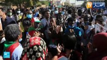 السودان: مظاهرات حاشدة في الخرطوم وقوات الأمن تواجهها بغازات مسيلة للدموع