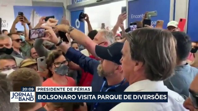 De férias em Santa Catarina, o presidente Jair Bolsonaro acompanha os trabalhos do governo federal na Bahia.