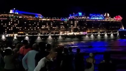 Puertoplateños despiden uno de los cruceros más grande