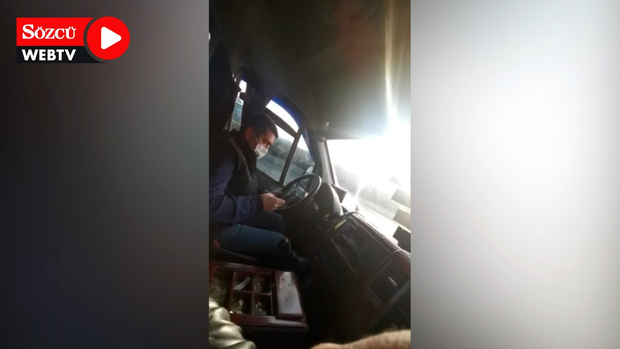 Minibüs şoförü yol boyunca telefonuyla uğraşarak kazaya davetiye çıkardı