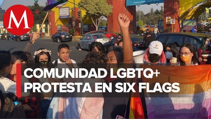 Esta tarde se realizó un "Besotón" a las afueras de Six Flags México en protesta por discriminación