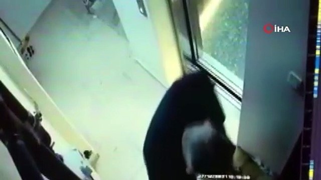 Komşusunun kapısına 5 ay boyunca idrarını yapıp çöp atan kişi Ruh Sağlığı ve Hastalıkları Hastanesi'ne sevk edildi