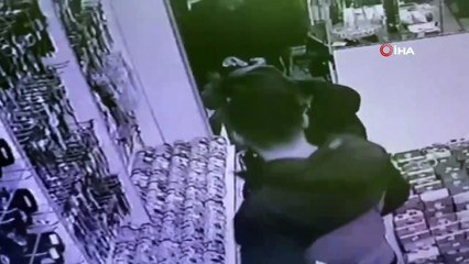 Hırsız sevgililerin kurnaz oyunu kamerada