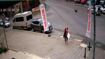 Kadıköy'de köpeğe çarpan sürücü umursamadan kaçtı