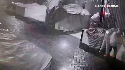 Antalya'da Kapalı Çarşı'ya dadanan hırsızlar mankenleri bile soydular