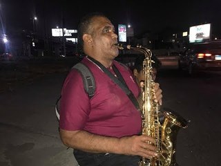 من الطفولة للشارع.. محمد والساكسفون قصة عشق لا تنتهي: بيلف ويرجعلها