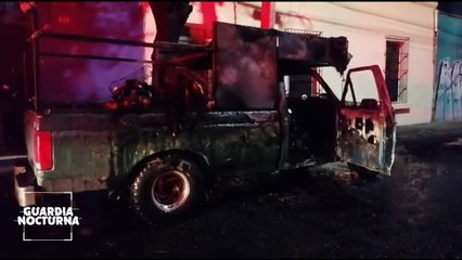 Mujer prende fuego a una camioneta en la colonia Analco, en Guadalajara