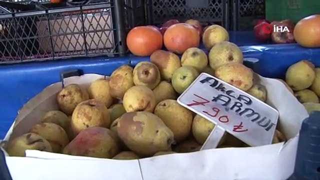 ‘Devletimizin ve milletimizin yanındayız' diyen esnaf, marketindeki her şeyi maliyetine satıyor