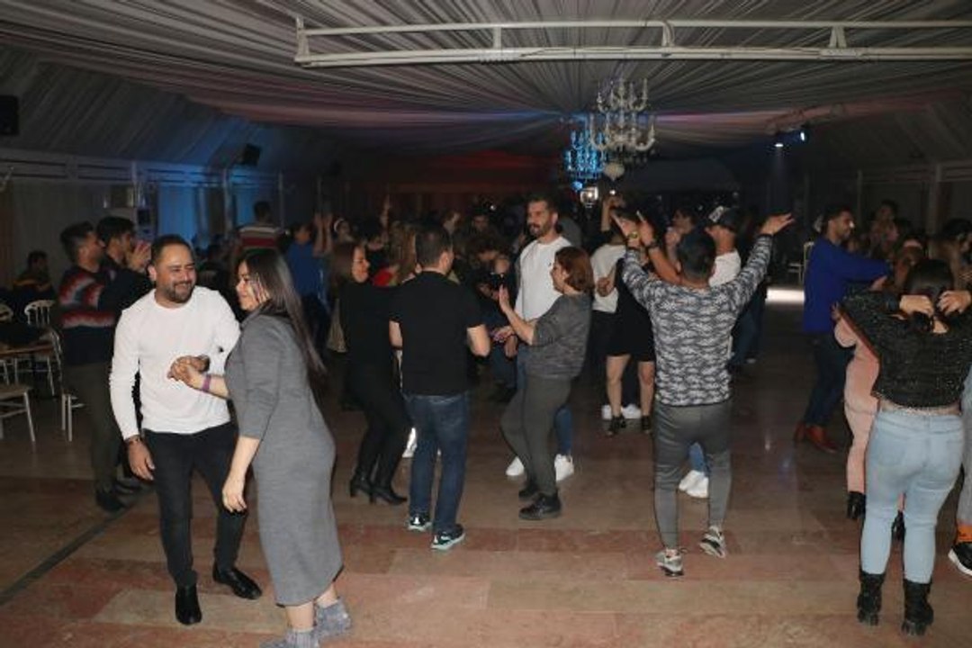 YILBAŞI TATİLİ İÇİN VAN'A GELEN İRANLILAR, KUTLAMALARA ERKEN BAŞLADI