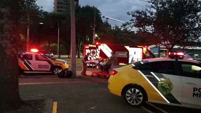 Após briga generalizada na Rua Pio XII no Centro, homem é ferido com golpe de faca no abdômen