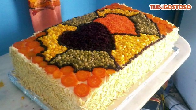 Torta salgada de pão de forma de frango