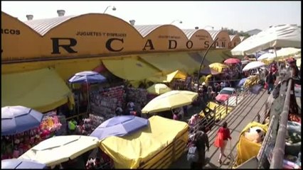 Los mexicanos se aferran a la Santería para recibir el 2022