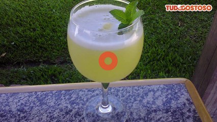 Suco de abacaxi com hortelã
