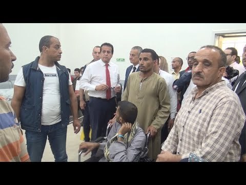 وزير التعليم العالي لمدير معهد الأورام: لازم نعمل حاجة صح تليق بالمريض