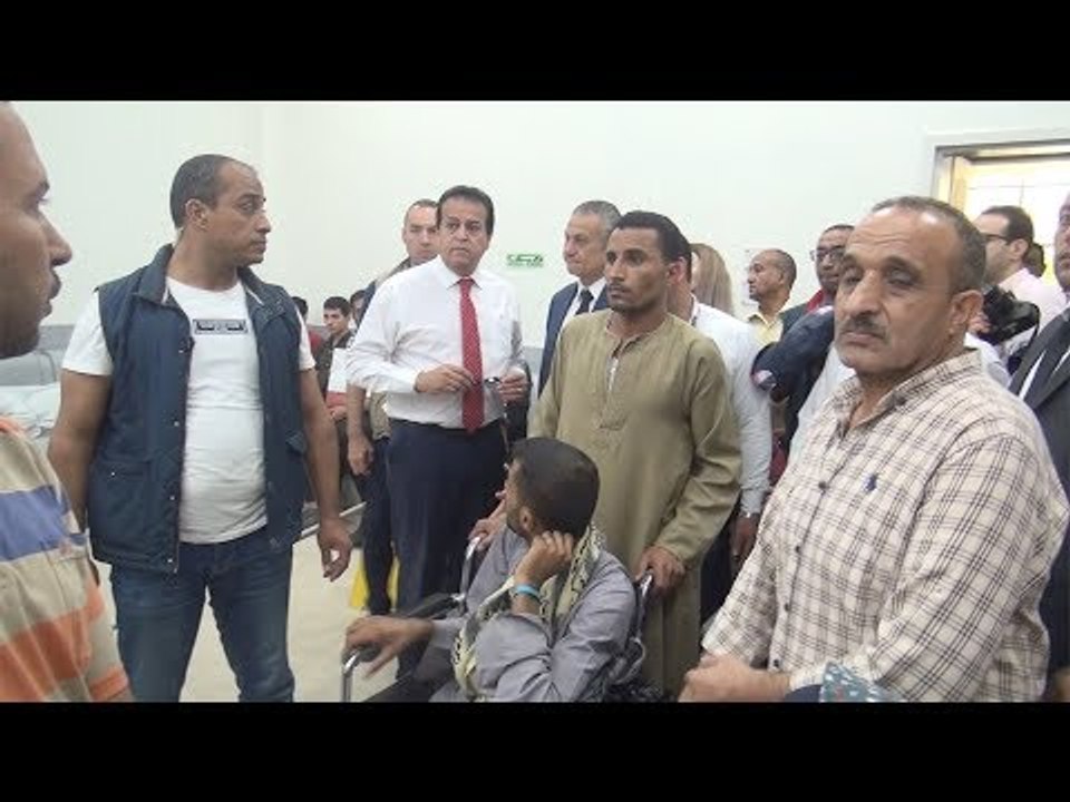 وزير التعليم العالي لمدير معهد الأورام: لازم نعمل حاجة صح تليق بالمريض