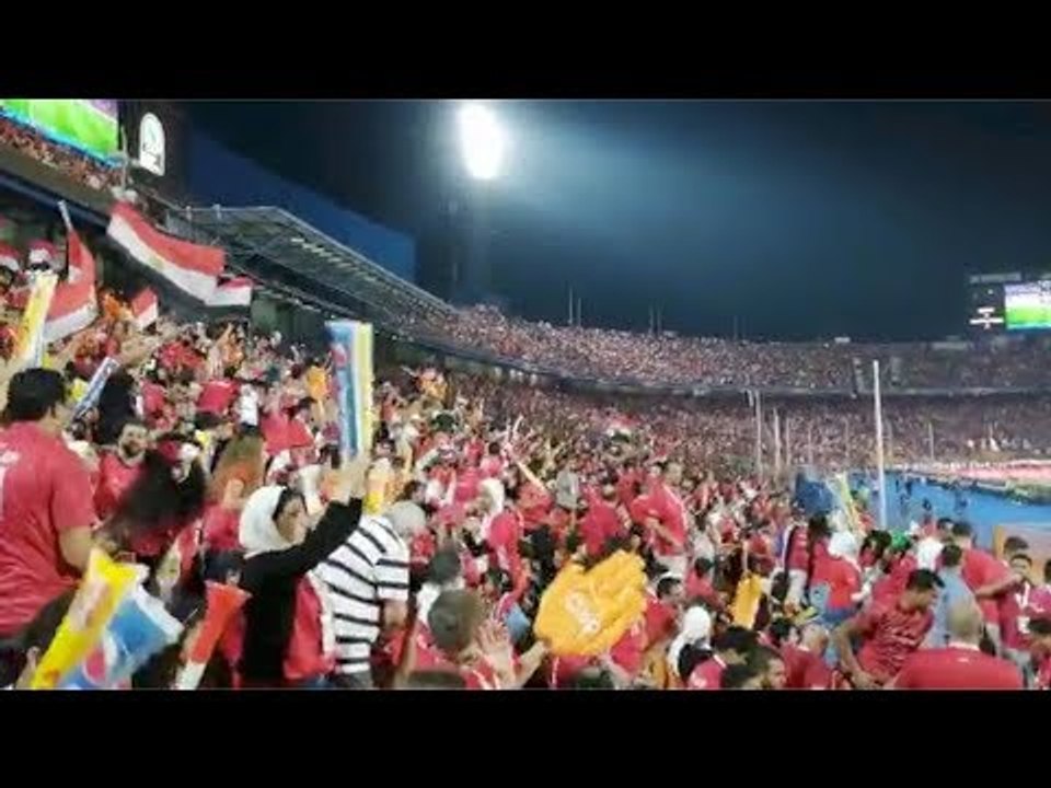 تشجيع حماسي قبل مباراة مصر وجنوب إفريقيا في دور...