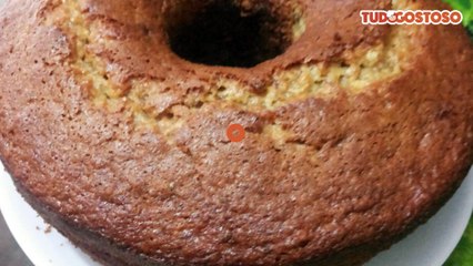 Bolo de banana com canela e castanhas
